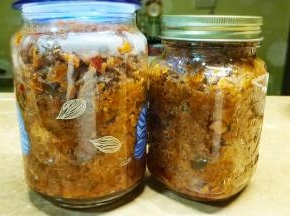 将Xo酱装入瓶里放冰箱保存