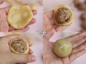 先将饼皮压扁成圆形，采取如图虎口收圆的手法，慢慢将馅料完全包好
