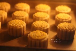 刷好蛋黄液后，再次送进烤箱继续170～175度烘烤12分钟