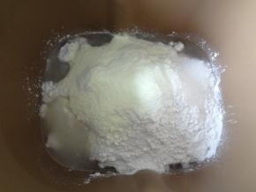 加入高粉，糖，盐，奶粉开始启动揉面程序