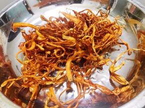 虫草花淘洗干净