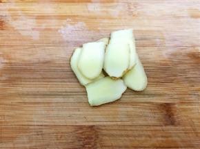 姜切成片