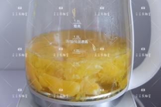 煮10分钟左右冰糖融化即可。