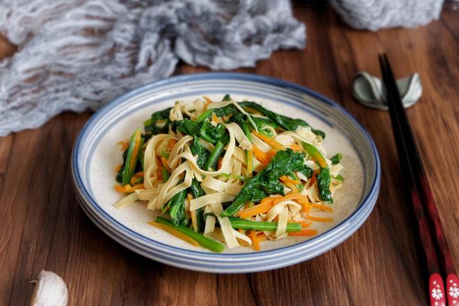 菠菜炒豆腐丝