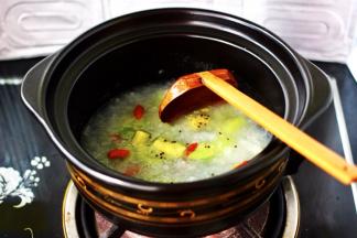 大火煮1分钟后，即可关火。