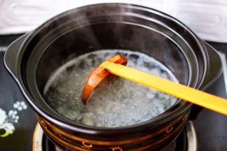 大火煮沸后转小火。