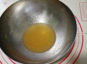 充分搅拌均匀呈乳化状态