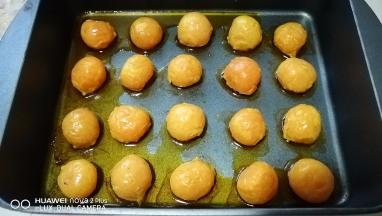 烤好后取出，用厨房用纸将蛋黄外的油吸去。