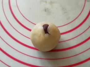 慢慢的向上推挤。
