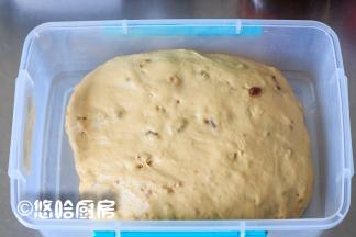 室温26度，发酵一个小时二十分钟，面团翻面后再次醒发30分钟。