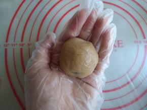 收口搓圆，再弄成圆柱形，方便入模