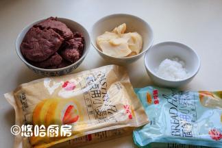 先备齐材料，猪油是自己买肥猪膘熬制的，红豆沙也是自己炒制的。这次用到2种面粉，油酥用金龙鱼糕点用小麦粉，油皮用金龙鱼面包用小麦粉。