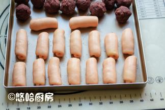 依次做好全部面团，盖保鲜膜继续醒发15分钟左右。