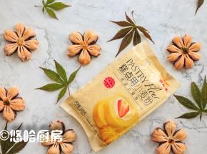 烤箱预热170度，预热到位后，将烤盘放入烤箱中层，烘烤20分钟即可出炉。趁热吃，酥得掉渣。