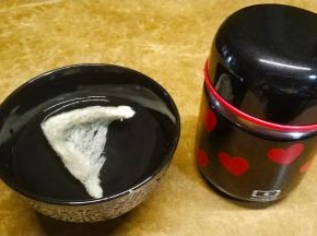 燕窝一盏放入纯净水里浸泡6小时