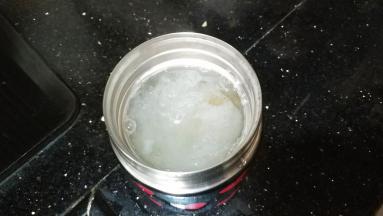 倒入开水