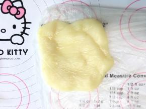 揉好的麻薯Q弹不粘手，放凉备用，也可放入冰箱冷藏可以保存2-3天