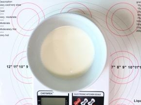 加入牛奶后，混合成无颗粒状的液体