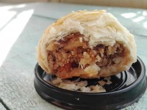 这是第三天咬开后的状态，入口依旧酥香。