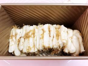 依次摆入吐司盒里