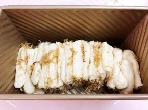 依次摆入吐司盒里