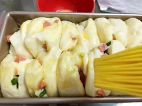 表面刷上全蛋液