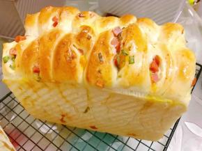 出炉后脱模放在晾架上晾至手温后密封保存