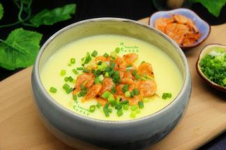 美味的磷虾蒸鸡蛋出锅了。