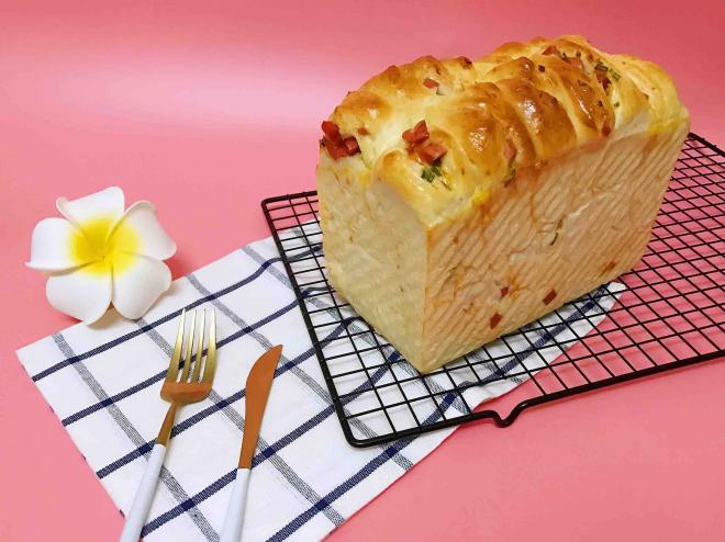 葱香火腿咸蛋黄面包