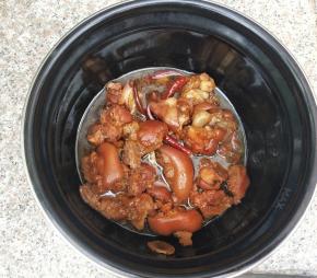 连汤一起倒入压力锅中，压25分钟