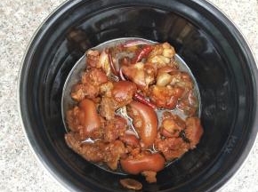 连汤一起倒入压力锅中，压25分钟