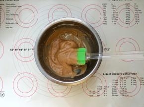 6、翻拌至无干粉的状态。