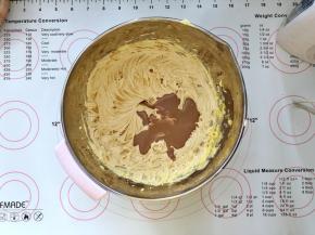 15、分次加入比利时大黑雪糕液。