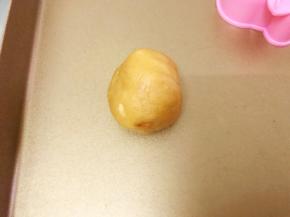 把面团分为15克一个