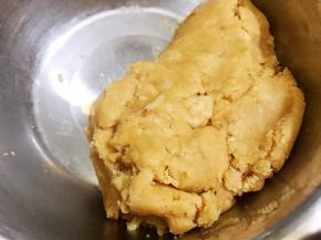 不要过度翻拌会起筋，无干粉即可