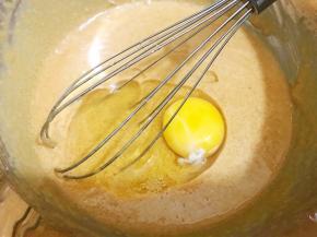 打入一个鸡蛋拌匀