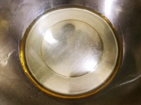 盆里加入玉米油