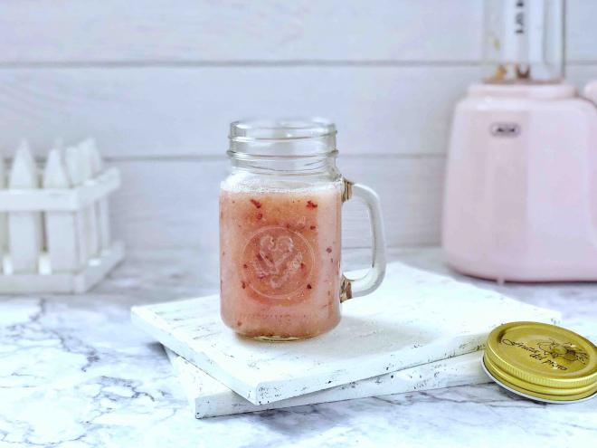 葡萄石榴雪梨果汁