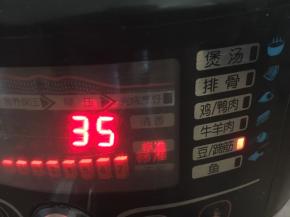 点击“牛蹄筋”键，电压力锅工作35分钟后自动断电，等待电压力锅自然放气。