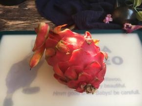 火龙果一个。