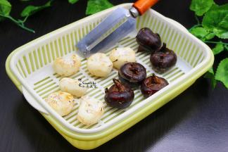 马蹄洗净，去外皮黑色部分，然后再清洗。