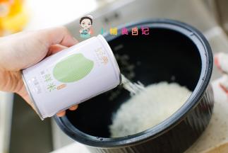 一罐大米，加一罐水煮熟，取熟米饭80g