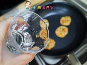 两面煎黄色加一点水