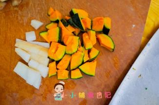 将南瓜跟山药切块备用