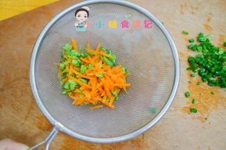 将蔬菜捞出备用