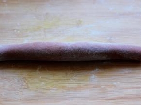 当面皮全部卷好以后。