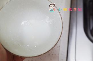 玉米淀粉+适量水拌匀
6、