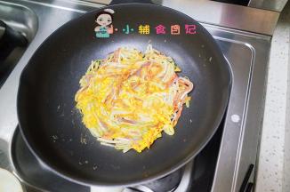 将面条翻面
12、