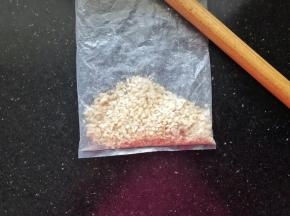 4、擀碎后备用。