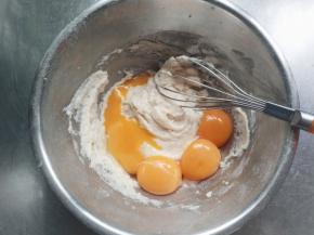 加入蛋黄